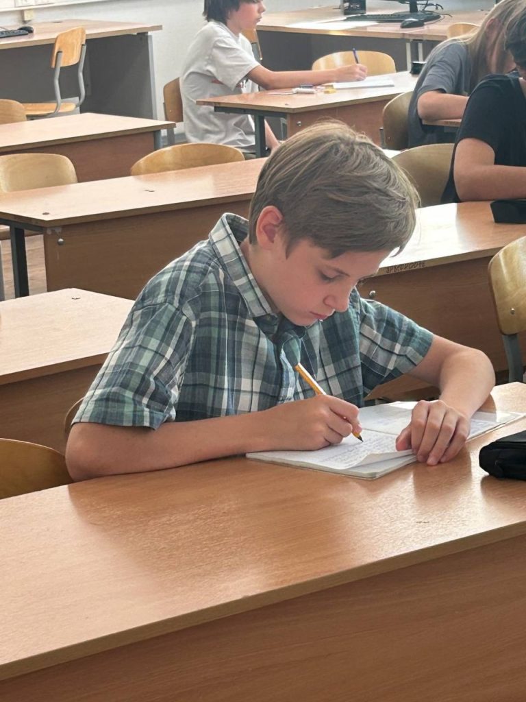 Вторая волна вступительных испытаний в 7–11 классы ЛНМО